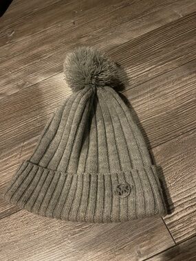 Michael Kors Ribbed Pom Cuff Beanie in Gray
